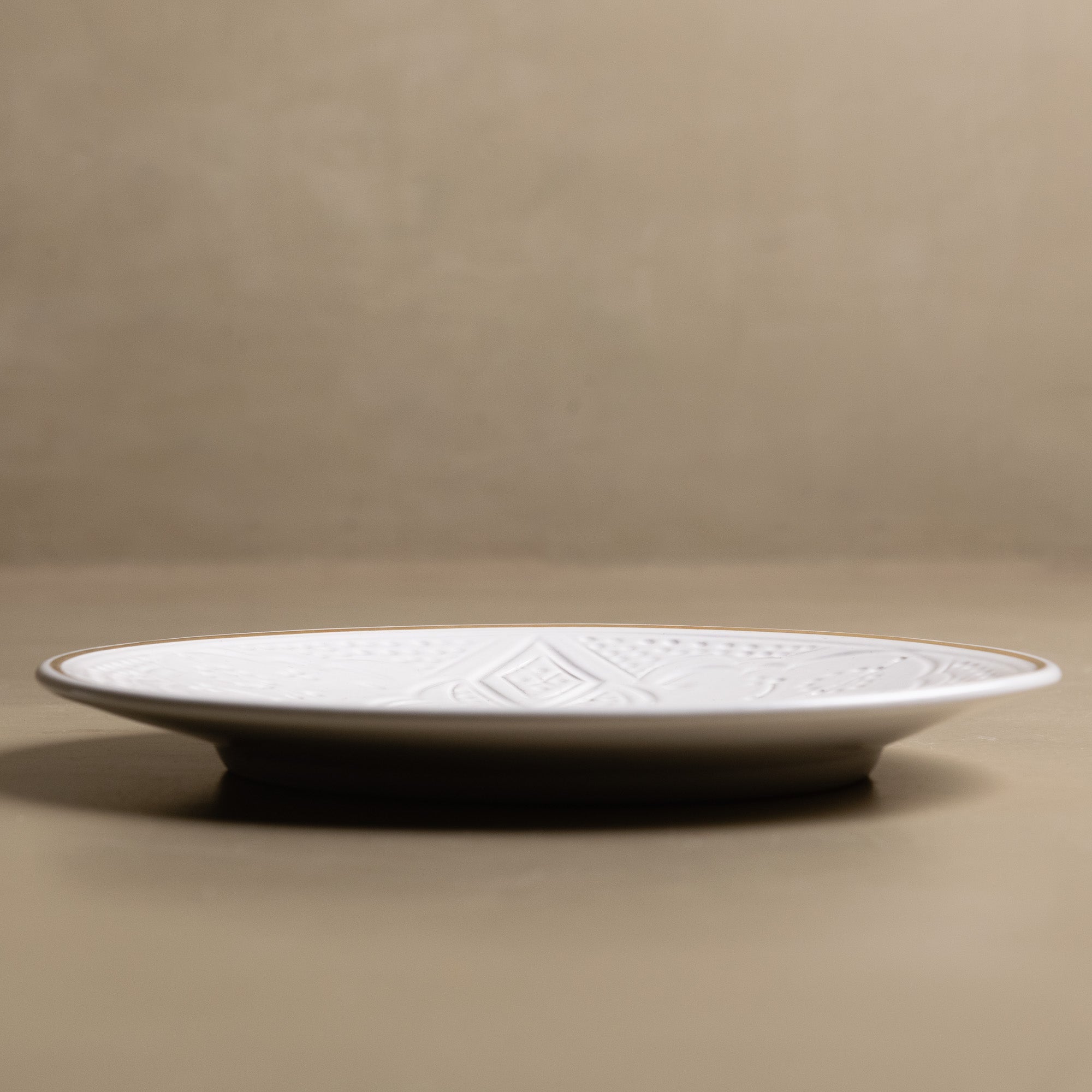 Zagora Dinner Plate White - Moroccan Dinnerware Adorned with 12 Carat Gold Accents - Benisouk