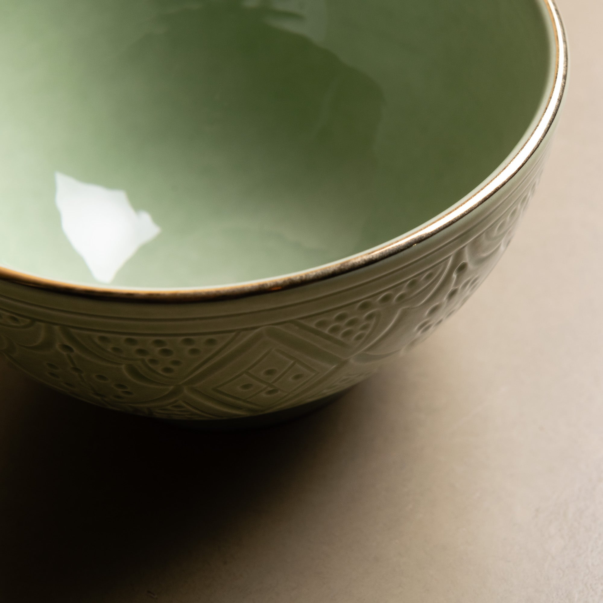 Zagora Green Bowl - Moroccan Dinnerware Adorned with 12 Carat Gold Accents - Benisouk