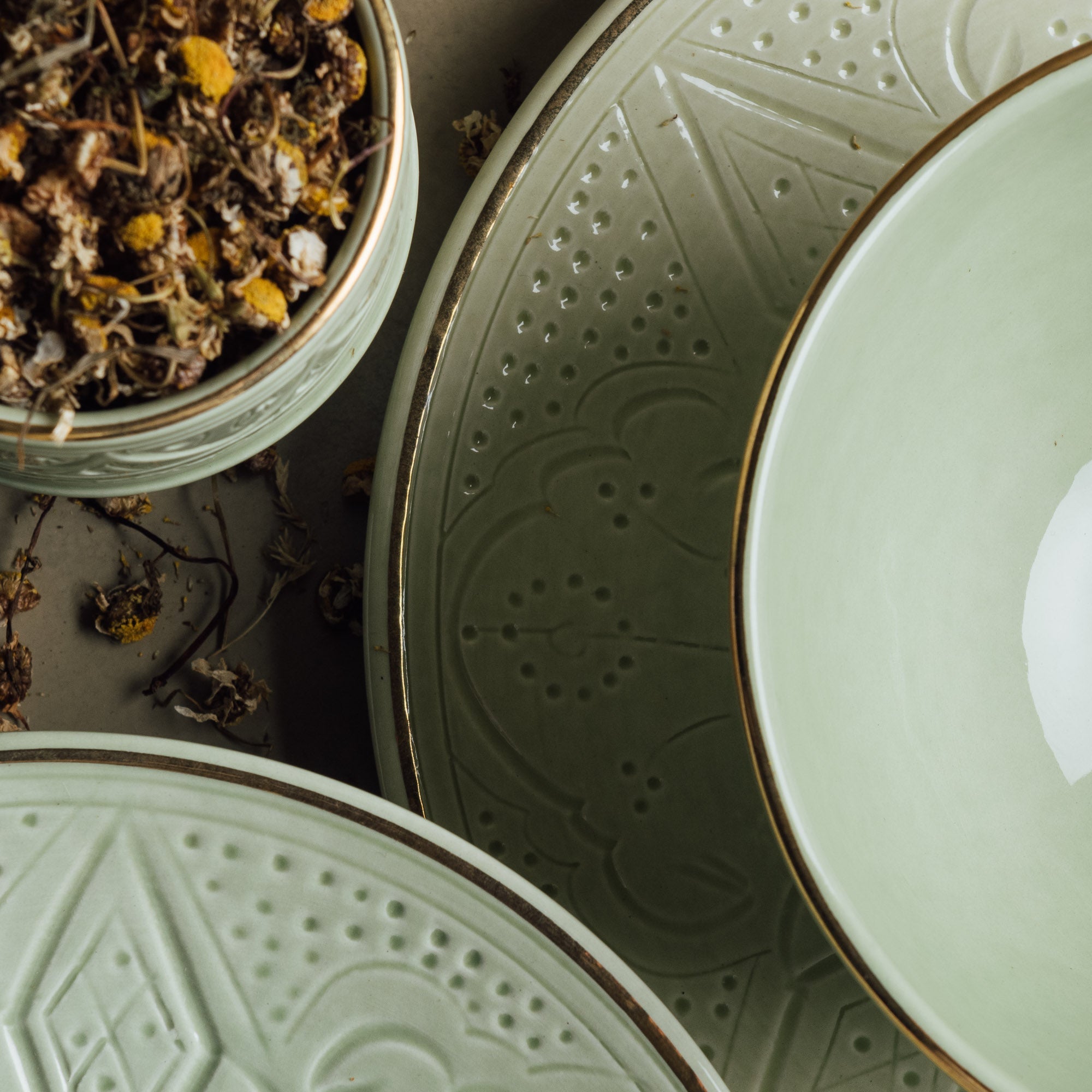 Zagora Green - Moroccan Dinnerware Set Adorned with 12 Carat Gold Accents - Benisouk