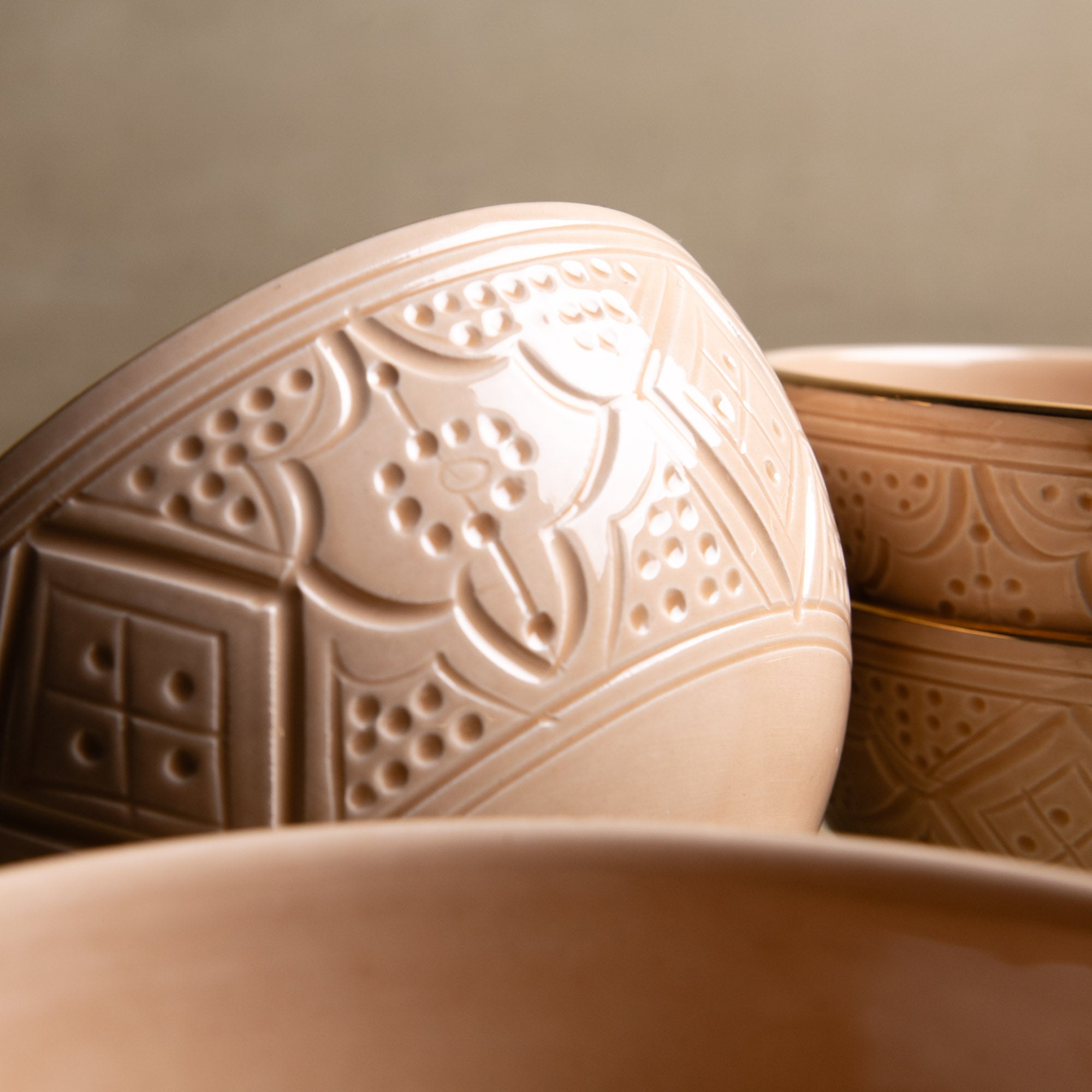 Zagora Sand Bowl - Moroccan Dinnerware Adorned with 12 Carat Gold Accents - Benisouk