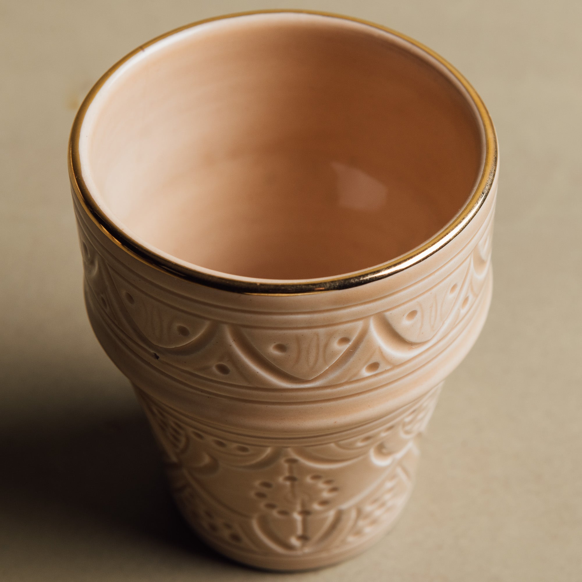 Zagora Sand Cup - Moroccan Dinnerware Adorned with 12 Carat Gold Accents - Benisouk