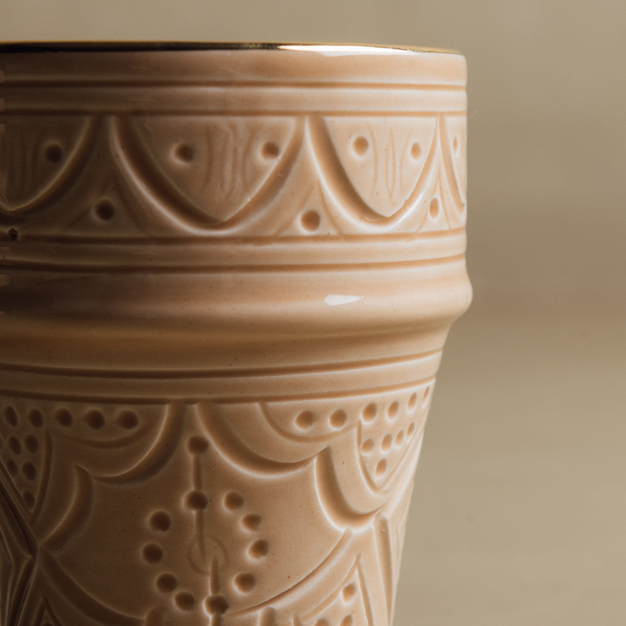 Zagora Sand Cup - Moroccan Dinnerware Adorned with 12 Carat Gold Accents - Benisouk