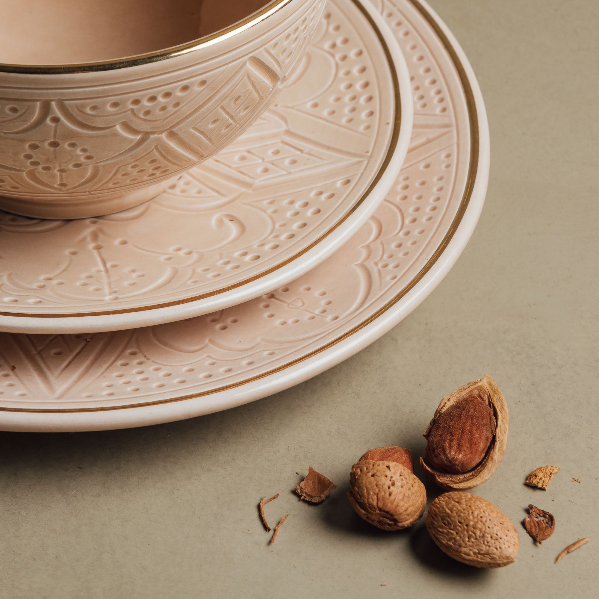 Zagora Sand - Moroccan Dinnerware Set Adorned with 12 Carat Gold Accents - Benisouk