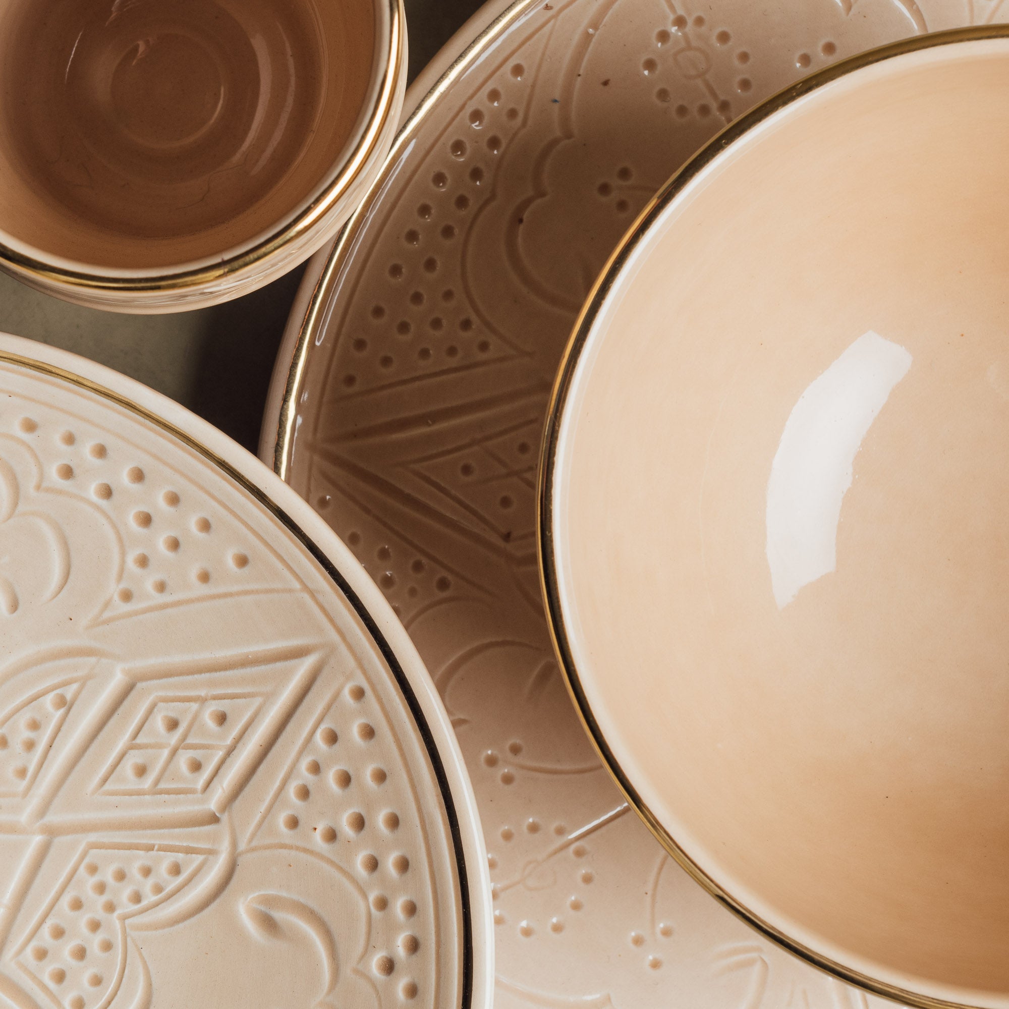 Zagora Sand - Moroccan Dinnerware Set Adorned with 12 Carat Gold Accents - Benisouk