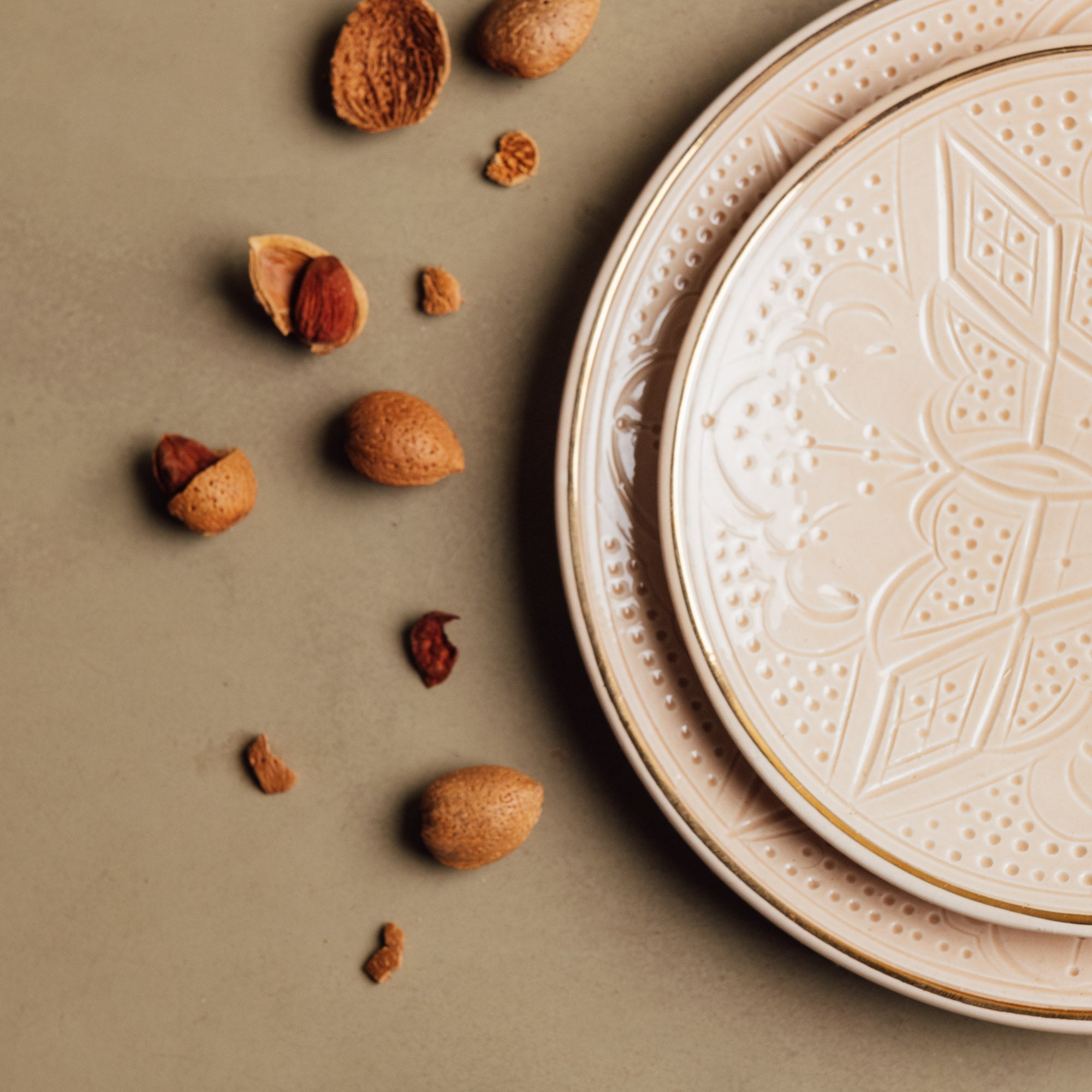 Zagora Sand - Moroccan Dinnerware Set Adorned with 12 Carat Gold Accents - Benisouk