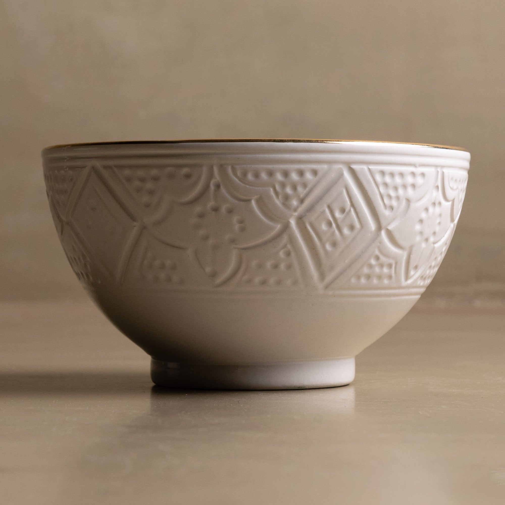 Zagora White Bowl - Moroccan Dinnerware Adorned with 12 Carat Gold Accents - Benisouk