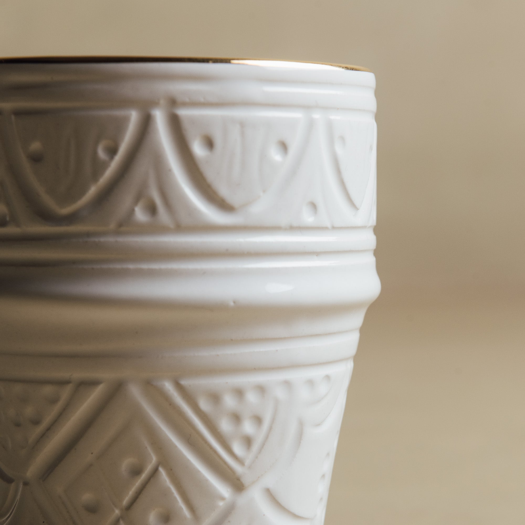 Zagora White Cup - Moroccan Dinnerware Adorned with 12 Carat Gold Accents - Benisouk