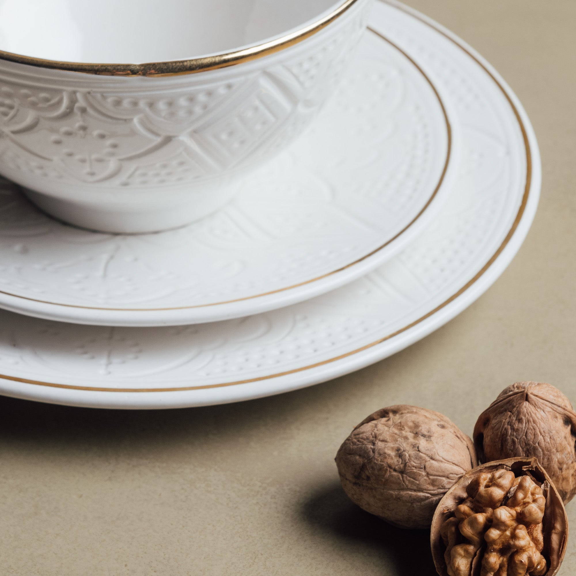 Zagora White - Moroccan Dinnerware Set Adorned with 12 Carat Gold Accents - Benisouk