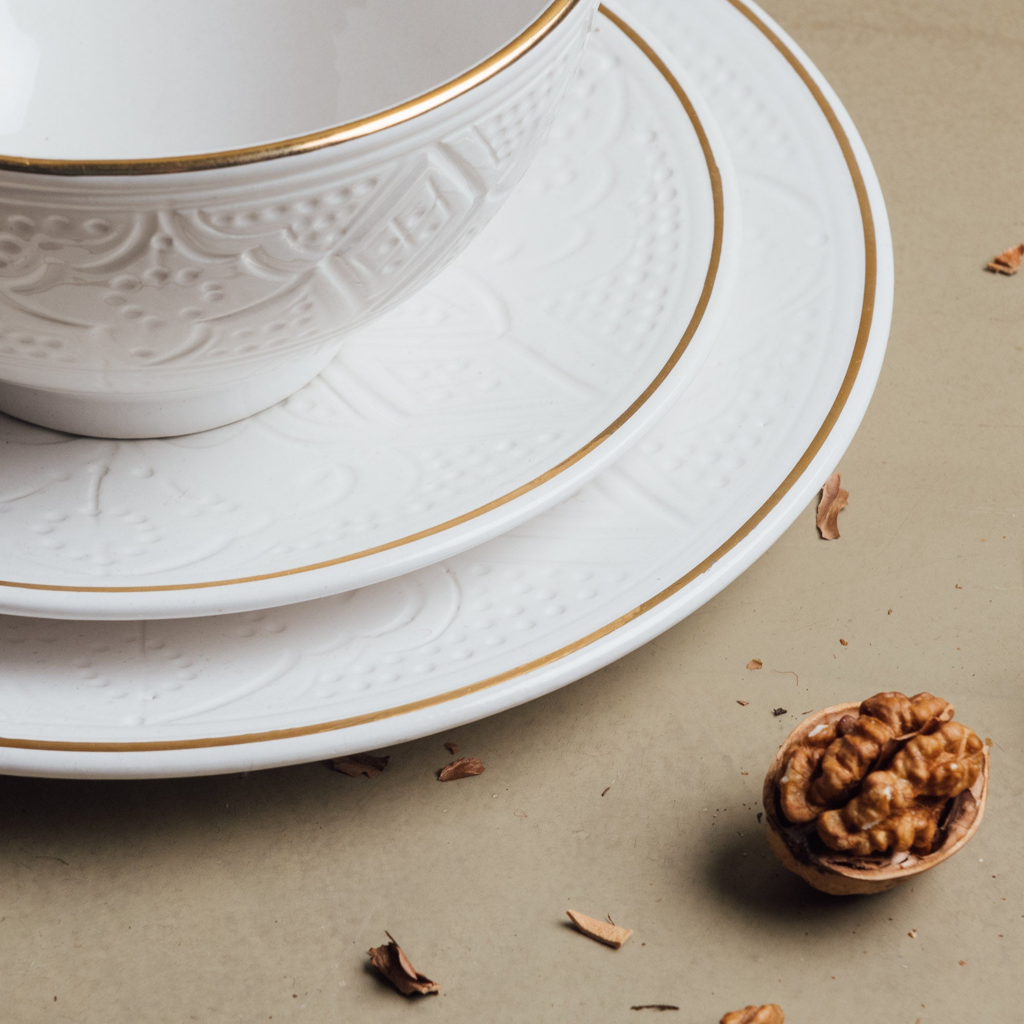 Zagora White - Moroccan Dinnerware Set Adorned with 12 Carat Gold Accents - Benisouk