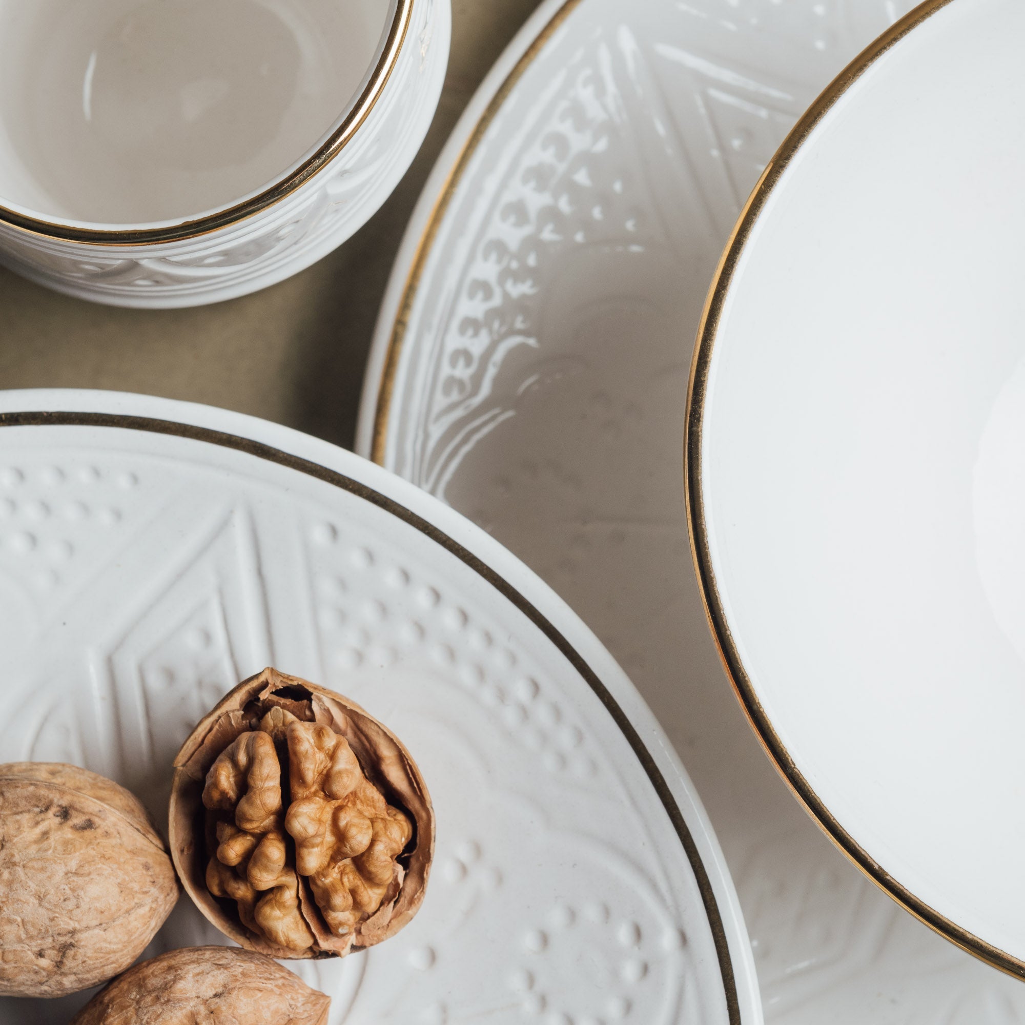 Zagora White - Moroccan Dinnerware Set Adorned with 12 Carat Gold Accents - Benisouk