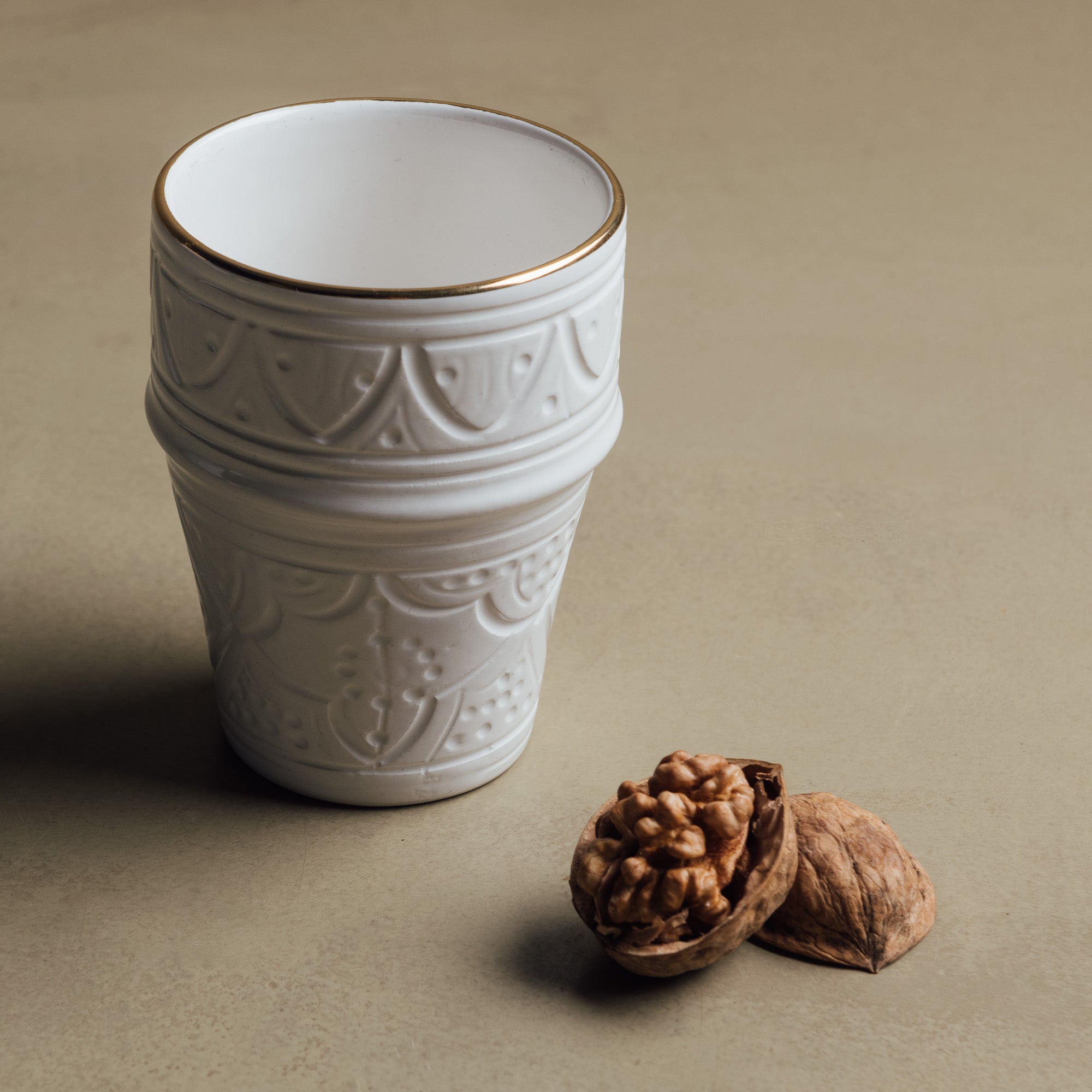 Zagora White - Moroccan Dinnerware Set Adorned with 12 Carat Gold Accents - Benisouk