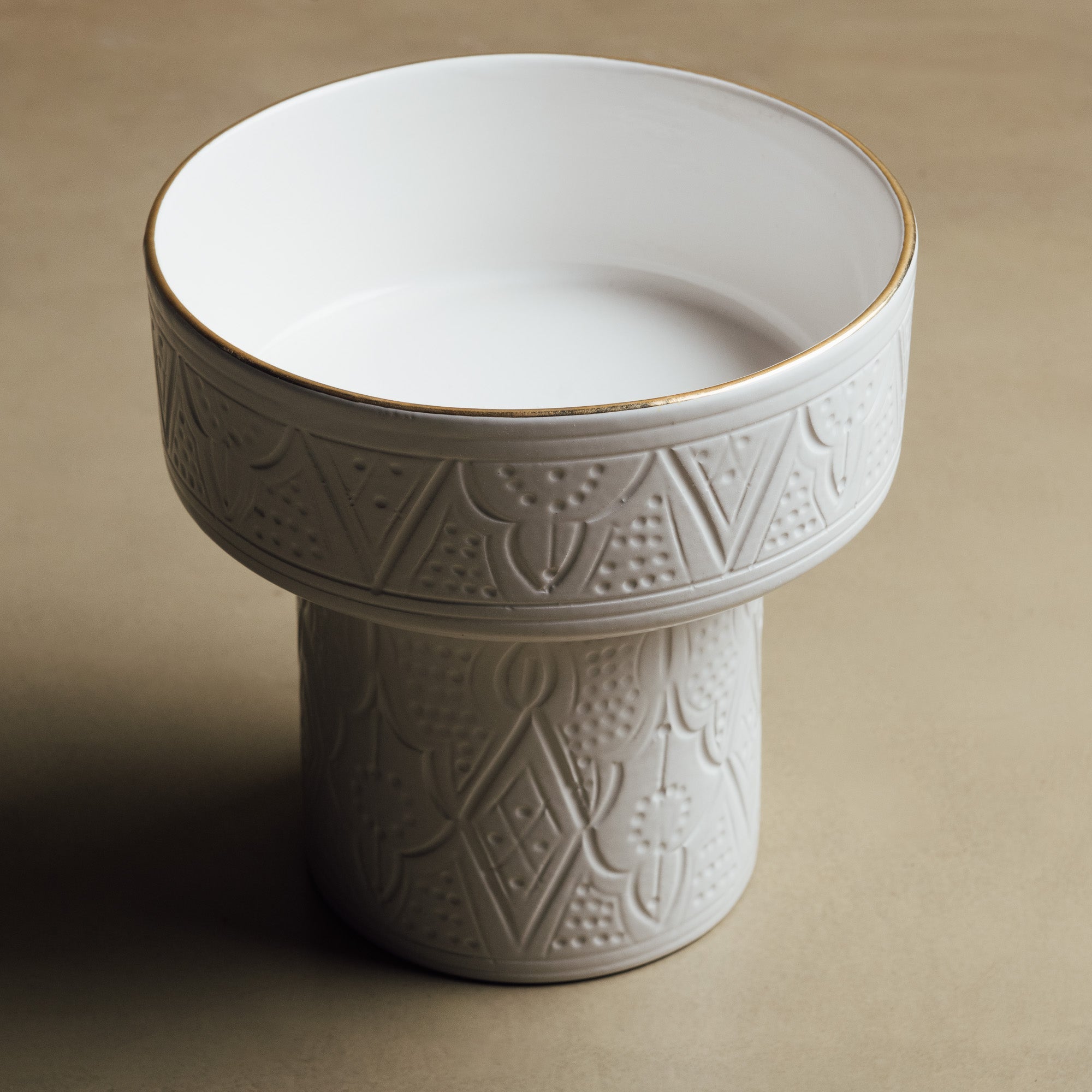 Zagora white Pedestal Bowl - Handcrafted with 12 Carat Gold Accents - Benisouk
