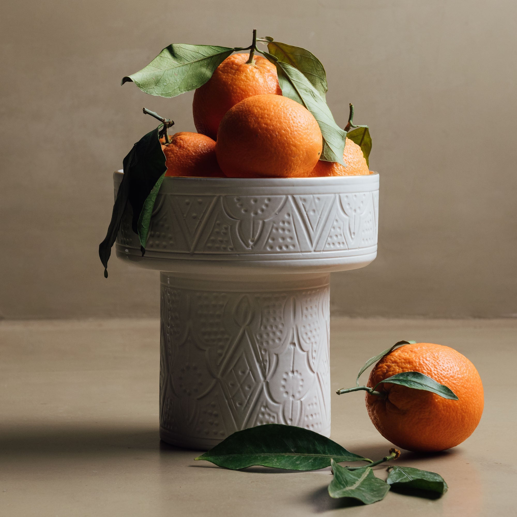 Zagora white Pedestal Bowl - Handcrafted with 12 Carat Gold Accents - Benisouk