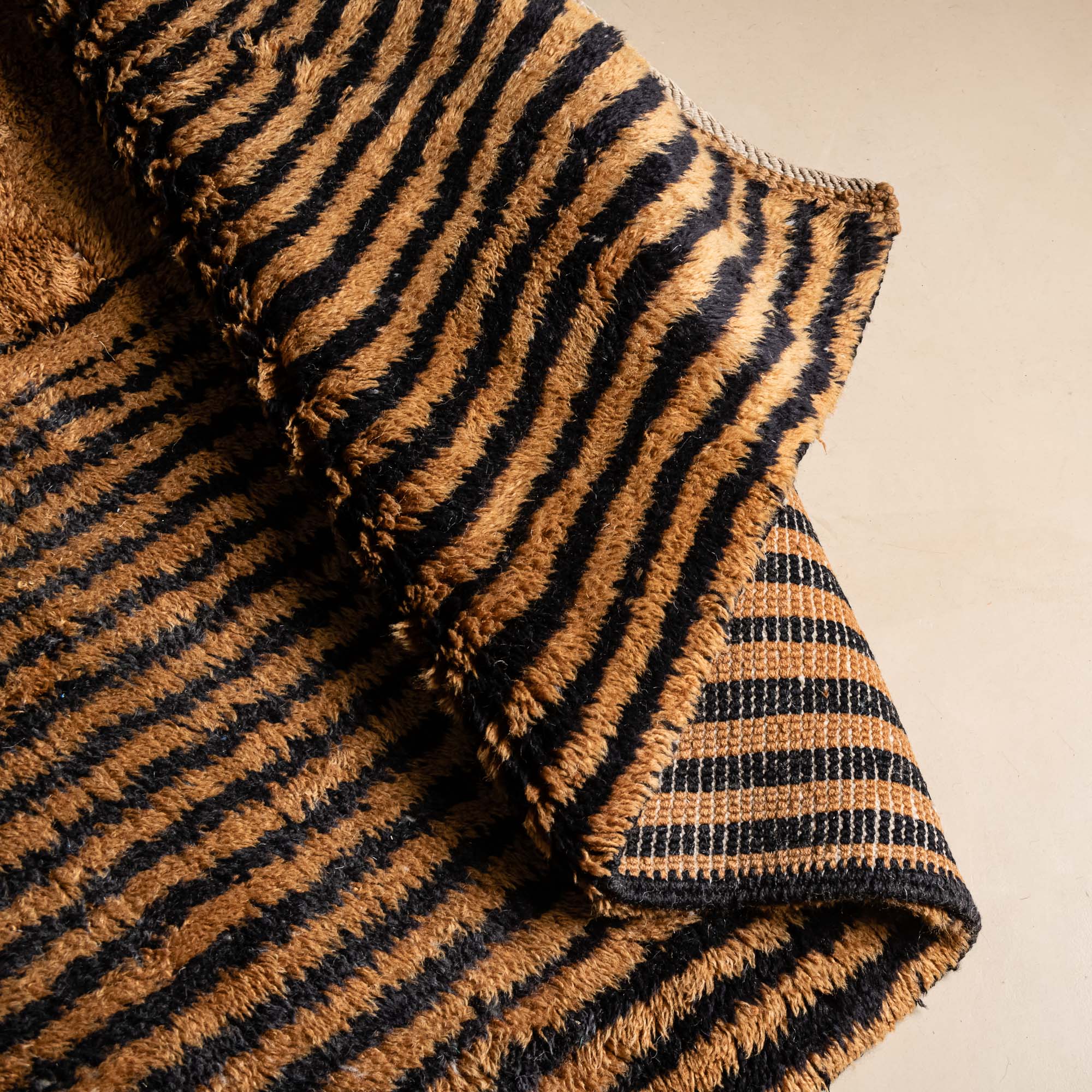 Astral Tango - Luxury Shag Moroccan Rug - Benisouk