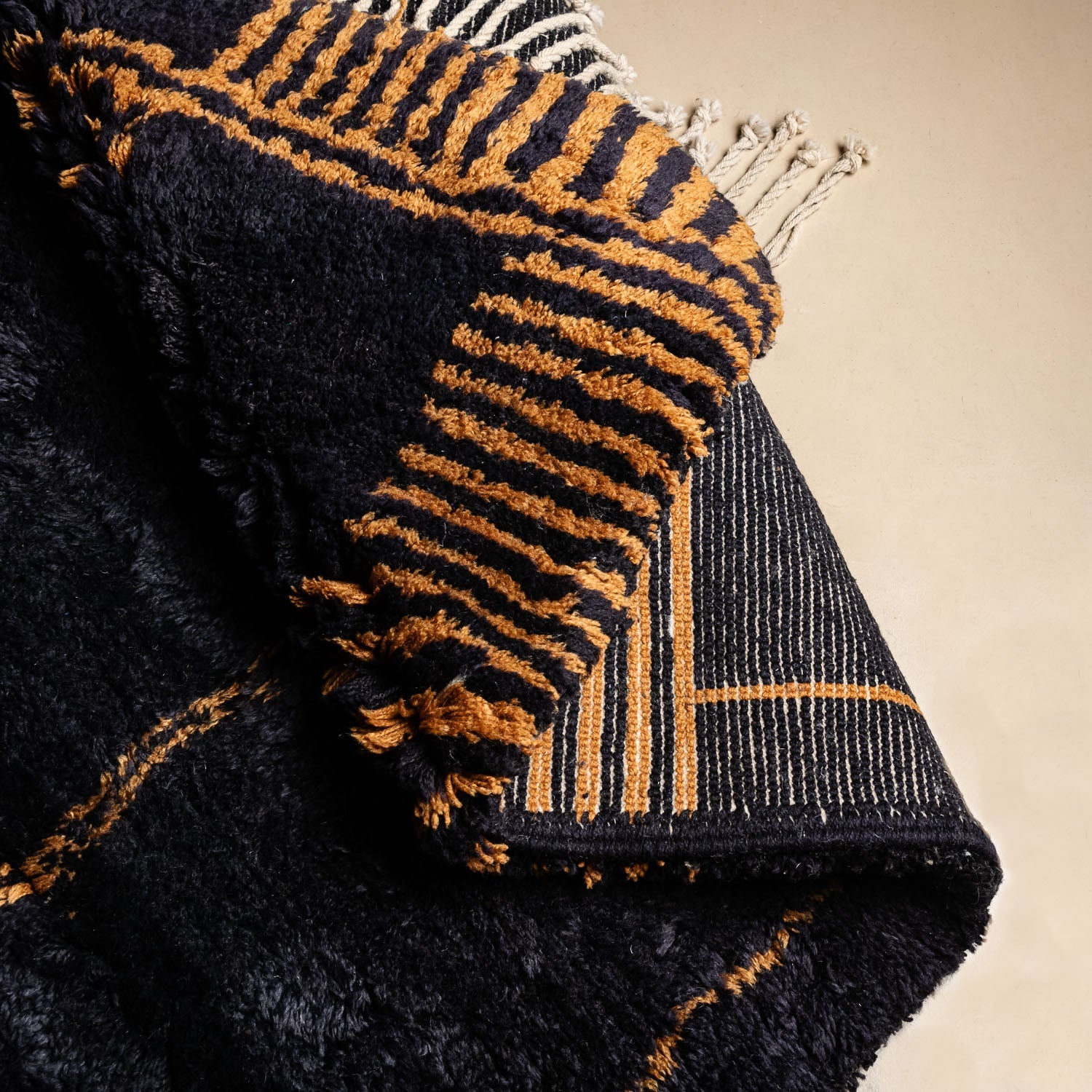 Black Sands Mirage - Luxury Shag Moroccan Rug - Benisouk
