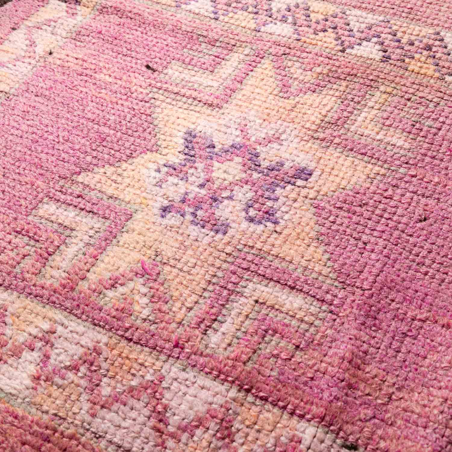 Fathia - Vintage Moroccan rug - Benisouk