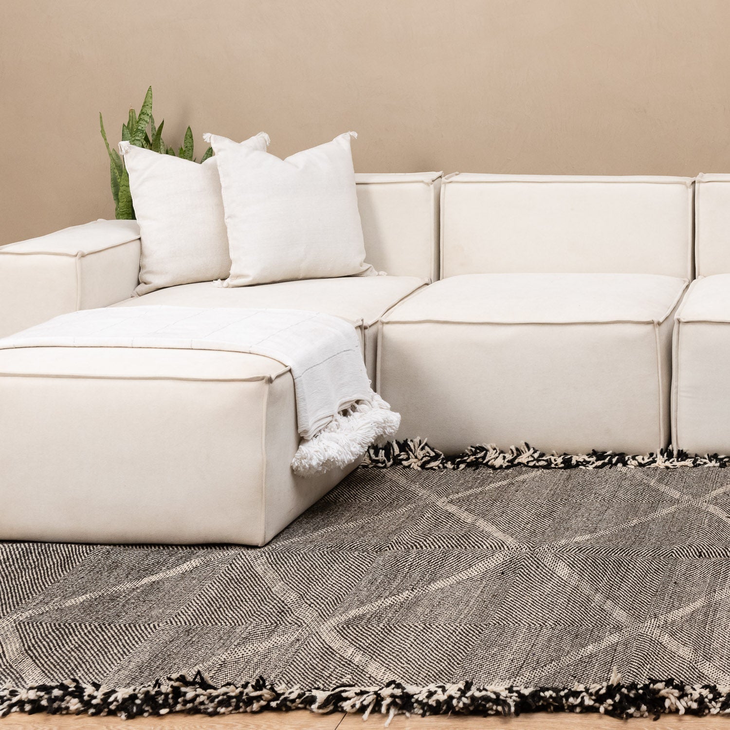 Soheir - taznakht kilim rug - Benisouk