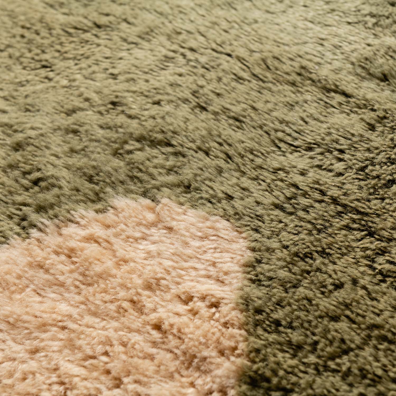 Soldier Round - Luxury Shag Moroccan Rug - Benisouk