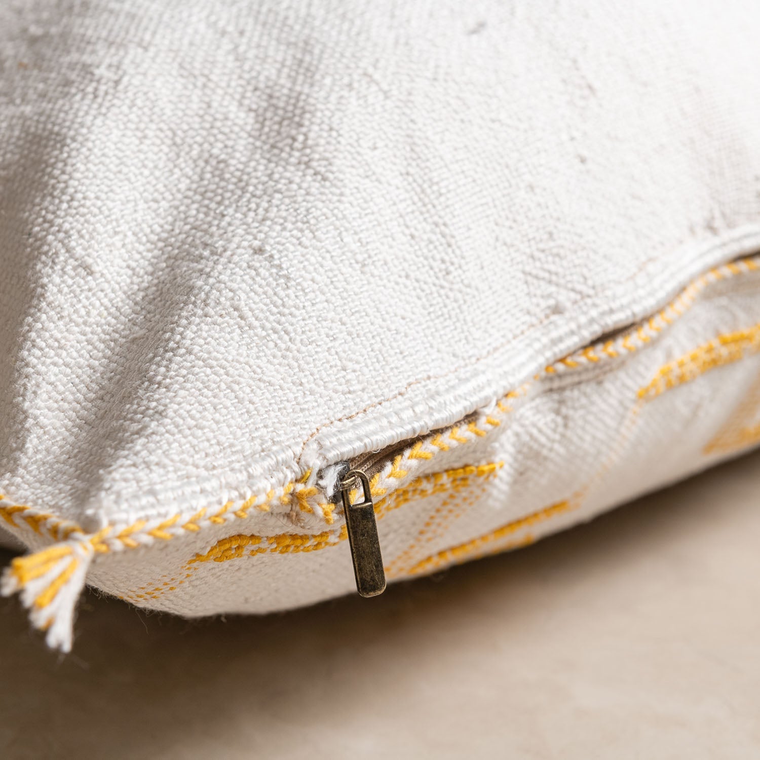 White Cactus silk pillow cover - Benisouk