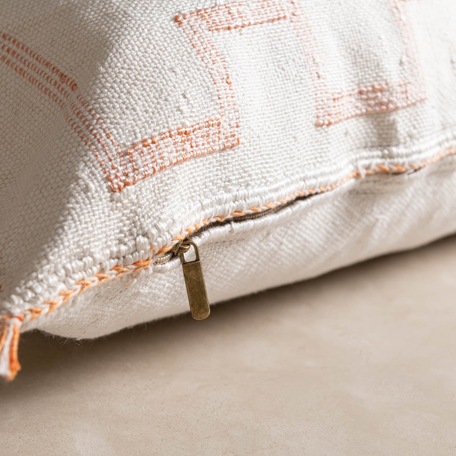 White Cactus silk pillow cover - Benisouk