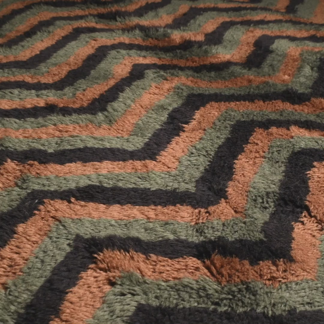 Gewundene Bahn – Luxuriöser marokkanischer Hochflor-Teppich