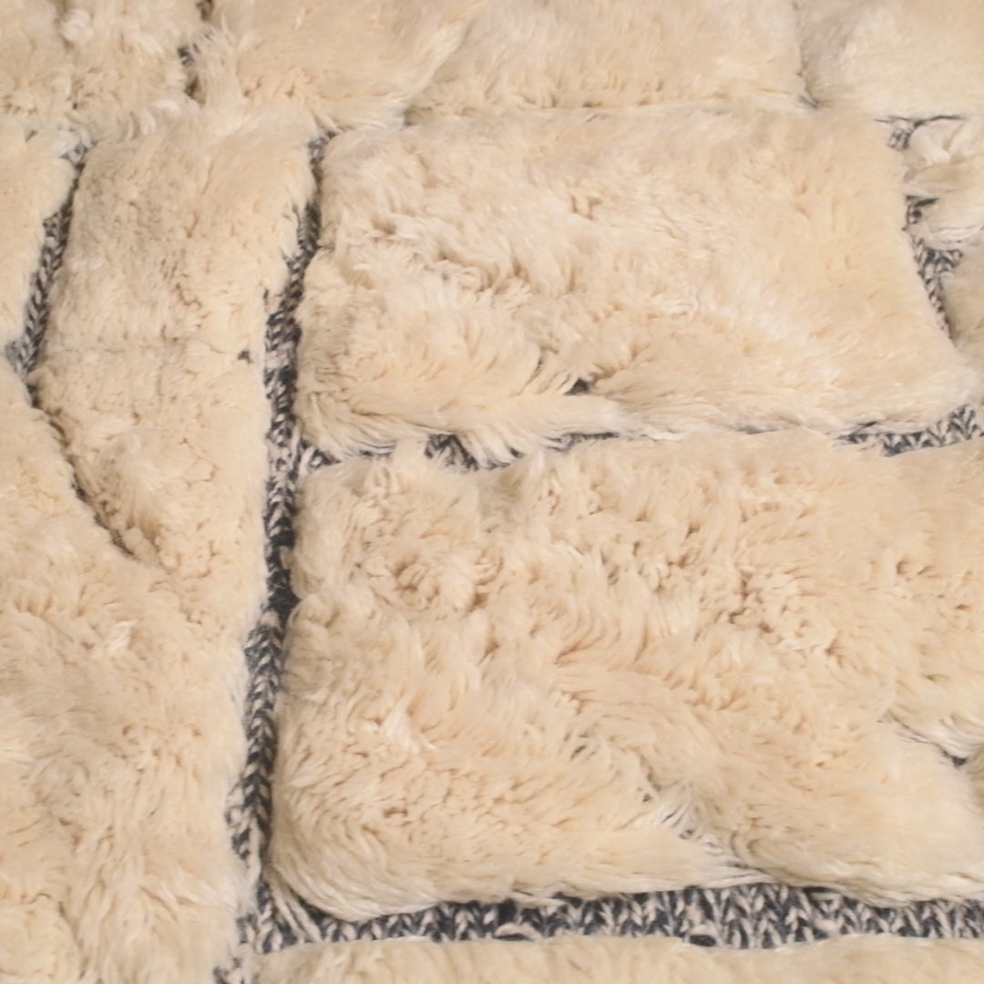 Fragmented Memories – Luxuriöser marokkanischer Hochflor-Teppich