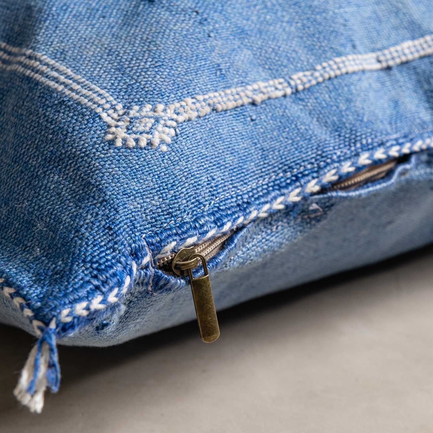 Kissenbezug aus blauer Kaktusseide – Benisouk