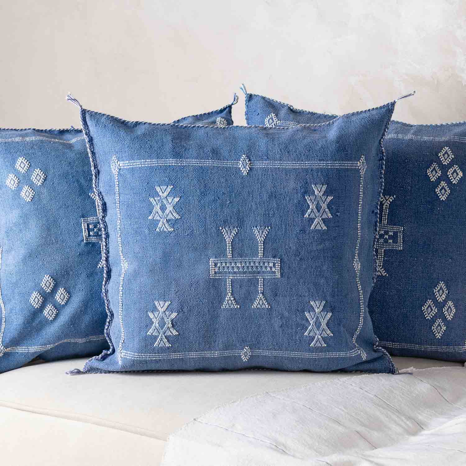 Kissenbezug aus blauer Kaktusseide – Benisouk