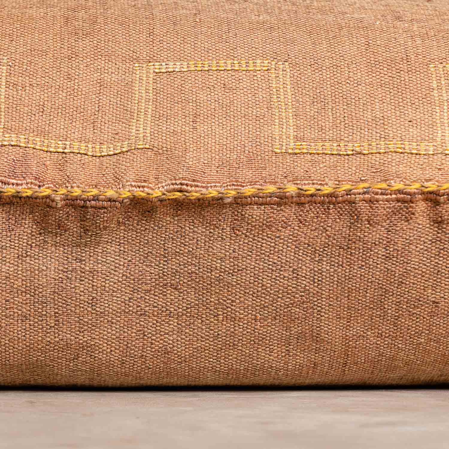 Kissenbezug aus brauner Kaktusseide – Benisouk