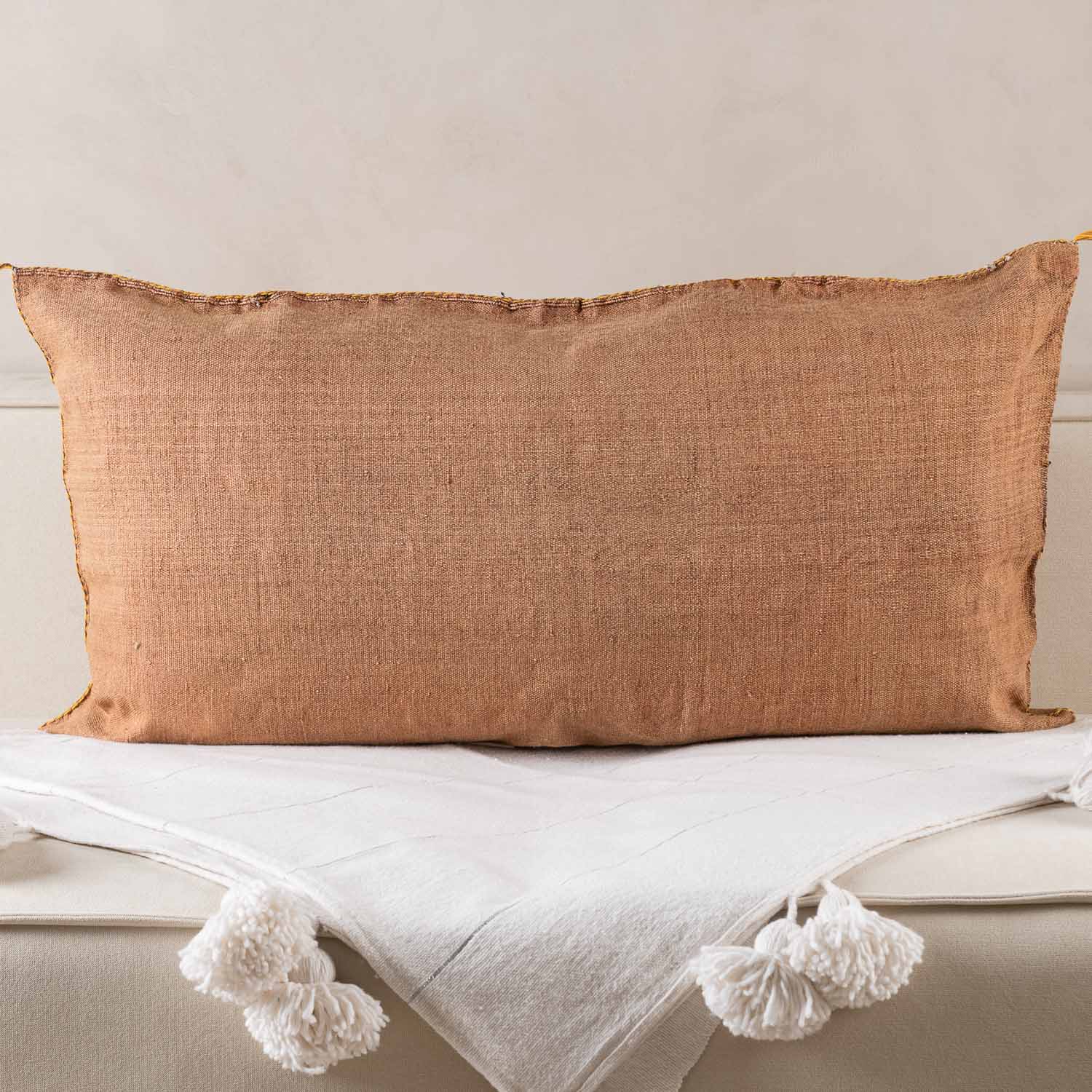 Kissenbezug aus brauner Kaktusseide – Benisouk